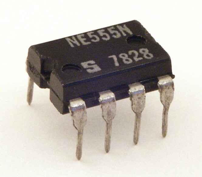 NE555 (Timer IC)